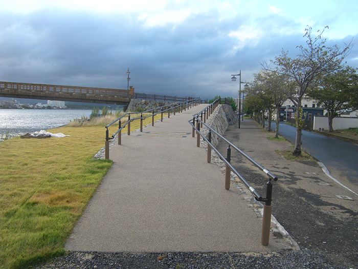 松浦河畔緑地 薄層カラー舗装