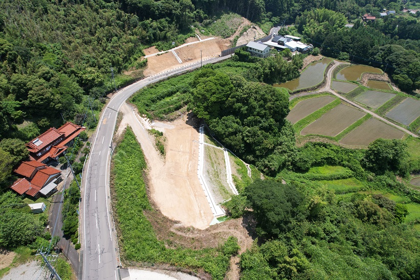 県道50号 唐津北波多線一部未施工箇所に新しく歩道を作りました。