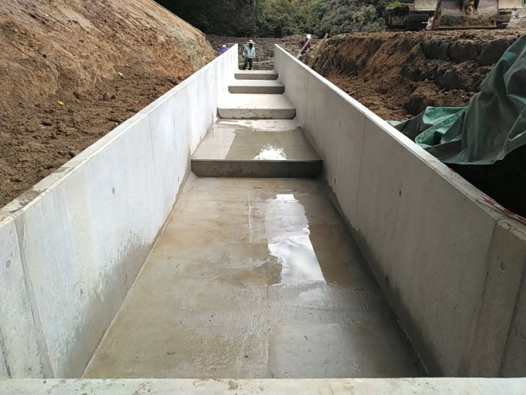 11.Ｌ型水路完了